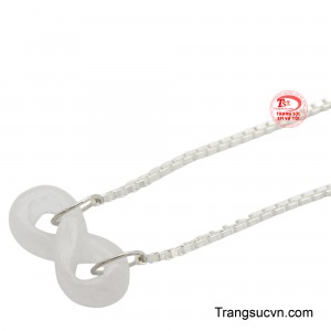 Một chiếc dây chuyền bạc ý nguyện được chế tác tỉ mỉ và mang đậm dấu ấn cá nhân sẽ là một kỷ vật vô giá, theo bạn trên mọi nẻo đường.