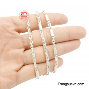 Phụ kiện hoàn hảo, tạo điểm nhấn nổi bật cho mọi phong cách thời trang.