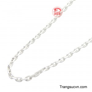 Dựa trên nguồn cảm hứng từ nét nữ tính và kiêu sa của những quý cô hiện đại, EVT lựa chọn dây chuyền được làm từ chất liệu bạc 925 tạo nên vẻ đẹp lạ mắt, quyến rũ.