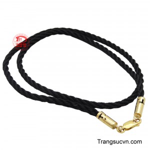 Với chiếc dây dù bọc vàng các anh em có thể thỏa sức tạo nên cá tính riêng cho bản thân.