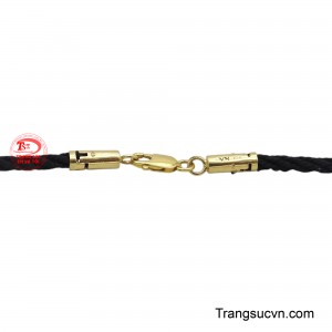 Một món trang sức hữu dụng vừa có ý nghĩa về mặt phong thủy, vừa có giá trị định hình phong cách, xứng đáng có trong tủ đồ của cánh mày râu.