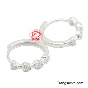 Không chỉ là trang sức, hoa tai bạc nữ còn là biểu tượng của sự may mắn, bình an.