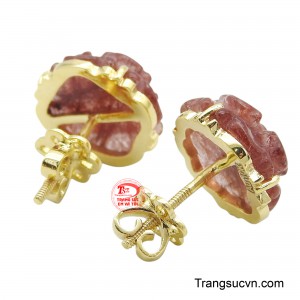 Thiết kế hình bông hoa hồng tinh xảo thể hiện sự nữ tính, duyên dáng và lãng mạn.