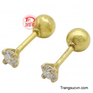 Đừng ngại thử nghiệm những mẫu khuyên tai độc đáo, táo bạo để tạo nên dấu ấn riêng và khẳng định sự tự tin của bạn.
