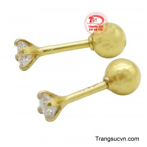 Một chiếc khuyên tai phù hợp với phong cách riêng của bạn giúp người đeo thêm tự tin tạo nên sự cuốn hút.