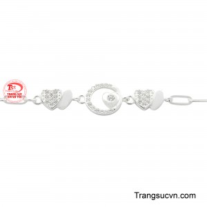 Hiểu được điều đó Trang Sức Em và Tôi luôn cập nhật những mẫu lắc tay mới nhất.