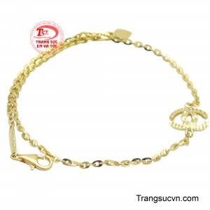 Lắc chân vàng là món phụ kiện tạo điểm nhấn hoàn hảo mà bất kì cô nàng nào cũng nên sở hữu cho bộ sưu tập trang sức của riêng mình.