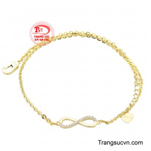 Lắc chân vô cực vàng 10K với thiết kế chỉ gồm biểu tượng vô cực được chế tác tinh xảo từ vàng 10K, mang vẻ đẹp thanh lịch và tinh tế.