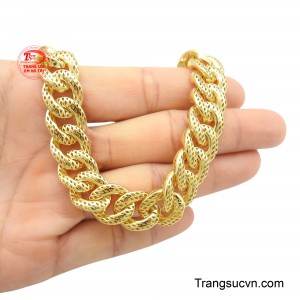 Chiếc lắc chính là món đồ trang sức để các anh tự thưởng cho bản thân hay làm món quà dành tặng cho những người mà mình yêu quý vào các dịp đặc biệt.