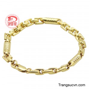 Đây không chỉ là một món trang sức đẳng cấp mà còn là một món quà ý nghĩa dành tặng cho những người đàn ông quan trọng trong cuộc đời bạn.