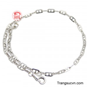 Lắc tay vàng trắng 18K mang đến vẻ đẹp sang trọng, tinh tế và hiện đại.