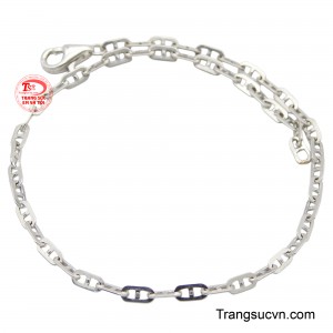 Thiết kế đa dạng, từ đơn giản thanh lịch đến cá tính, mạnh mẽ.