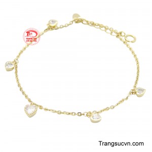 Lắc nữ vàng 10k duyên dáng được thiết kế dạng chữ O mảnh mai tạo, nên sự thanh lịch và tinh tế cho cổ tay người đeo.