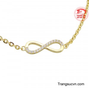 Thiết kế tinh tế, mềm mại, tôn vinh vẻ đẹp dịu dàng của phái nữ.