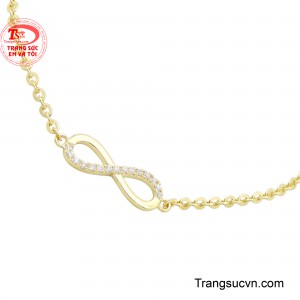 Vẻ đẹp hiện đại, không lỗi mốt, là điểm nhấn hoàn hảo cho cổ tay.