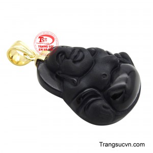 Màu đen của Obsidian thường được liên kết với sự sâu sắc, bí ẩn và quyền năng.