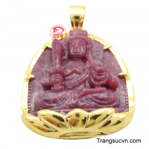 Ngài là biểu tượng của sự bất biến, kiên định và sức mạnh tiêu diệt tà ma.