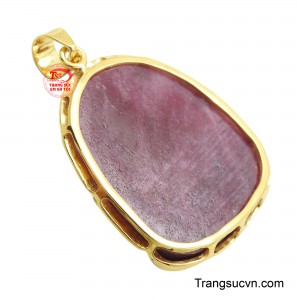 Chính vì vậy mà sở hữu chiếc mặt dây này giúp các anh gặp nhiều may mắn và phát triển sự nghiệp.