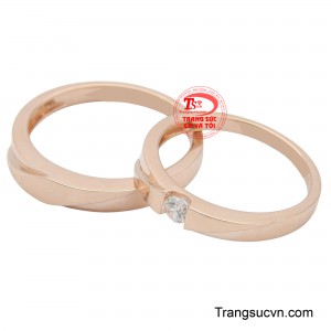 Với sắc hồng ấm áp và thiết kế tối giản, là biểu tượng của tình yêu thuần khiết và sự gắn kết bền chặt.