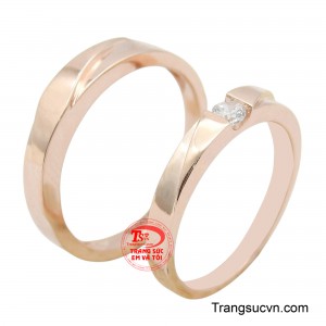 Cặp nhẫn cưới chính là món quà chúc phúc dành tặng cho những cặp đôi trong ngày trọng đại của cuộc đời mình.