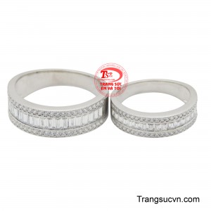 Trong số các lựa chọn về chất liệu, vàng trắng 10k nổi bật với sự kết hợp hoàn hảo giữa vẻ đẹp sang trọng và độ bền cao.