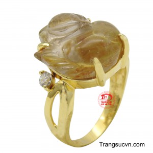 Nhẫn hồ ly thạch anh vàng mệnh thổ được chế tác từ các chất liệu vàng 14k mang lại độ bền đẹp và sáng bóng theo thời gian.