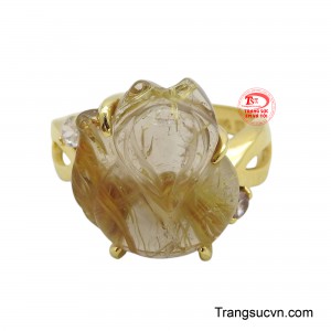 Chiếc nhẫn hồ ly khi đeo sẽ mang lại thuận lợi trên con đường công danh sự nghiệp, thăng quan tiến chức.