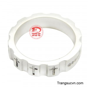 Nhẫn thánh giá bạc, món quà ý nghĩa, gửi trao niềm tin và sự bảo vệ thiêng liêng.