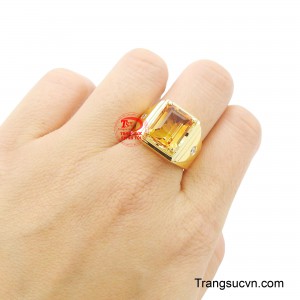 Khi lựa chọn nhẫn nam thạch anh vàng 14K, quý ông nên chú ý đến chất lượng đá, chất lượng vàng, kiểu dáng và kích thước phù hợp với ngón tay.