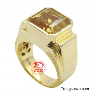 Nhẫn nam vàng 14K gắn đá thạch anh vàng là sự kết hợp hoàn hảo giữa vẻ đẹp sang trọng của vàng 14k và ánh sáng rực rỡ của thạch anh vàng.