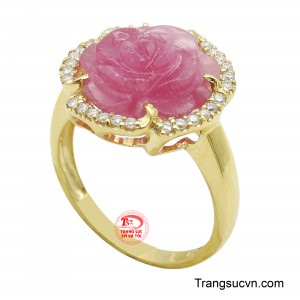 Thiết kế tinh tế, tôn vinh vẻ đẹp quyến rũ của phái nữ.