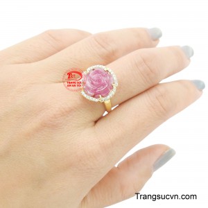 Món trang sức may mắn, mang đến sự tự tin và nổi bật.