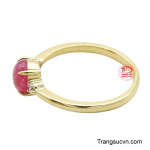 Sự kết hợp hoàn hảo giữa vẻ đẹp tự nhiên của ruby và giá trị của vàng, trường tồn theo thời gian.