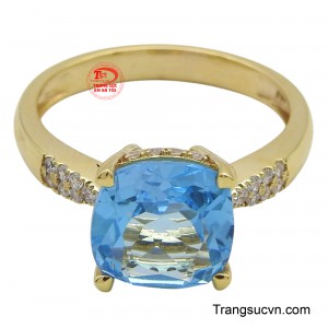 Viên đá quý Topaz này mang trong mình ý nghĩa về sự sáng tạo và sự bình an, tạo nên một vẻ đẹp độc đáo và thu hút ánh nhìn.