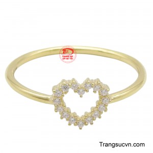 Hình ảnh trái tim tượng trưng cho tình yêu và sự lãng mạn mang đến vẻ đẹp ngọt ngào và duyên dáng cho người đeo.