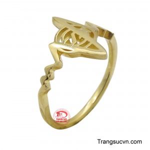 Những chiếc nhẫn với đường nét mảnh mai, tinh xảo không chỉ tôn lên vẻ đẹp dịu dàng của người phụ nữ mà còn thể hiện gu thẩm mỹ tinh tế và sự am hiểu về xu hướng thời trang.