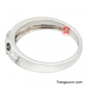 Chất liệu vàng trắng bền đẹp, phù hợp với mọi dịp.