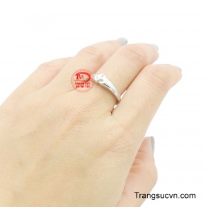 Việc đeo nhẫn thánh giá thể hiện lòng sùng kính, là nguồn động viên và sức mạnh tinh thần cho người đeo.