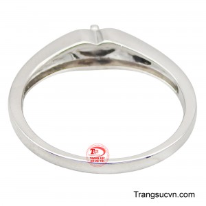 Nhẫn thánh giá là lời nhắc nhở thường xuyên về tình yêu và sự hy sinh của Chúa Giêsu Kitô.