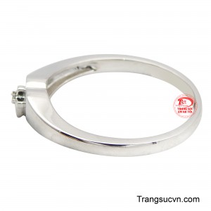 Thiết kế đa dạng từ đơn giản đến cầu kỳ, nhẫn thánh giá vàng trắng 10k là món trang sức phù hợp cho cả nam và nữ.