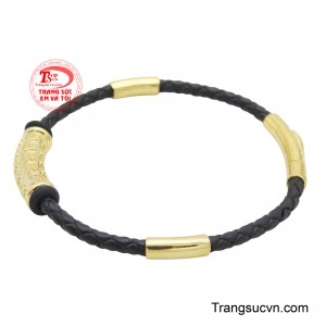 Vẻ ngoài trẻ trung, hiện đại, thoải mái đeo trong mọi hoạt động.