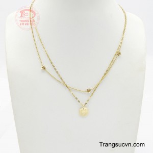 Dây chuyền đôi tỏa sáng là một tác phẩm trang sức tinh tế, kết hợp vẻ đẹp sang trọng của vàng 18k với thiết kế