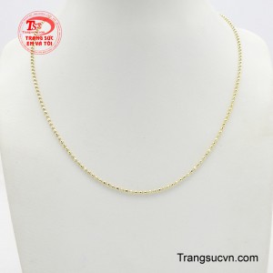 Dây chuyền nữ vàng 18k độc đáo toát lên vẻ đẹp tinh tế và sang trọng đặc trưng của phong cách chế tác Ý.