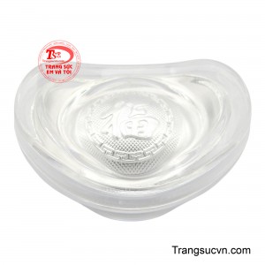 Đĩnh bạc may mắn là một tuyệt tác tinh xảo, kết hợp giữa vẻ đẹp truyền thống và ý nghĩa phong thủy sâu sắc.