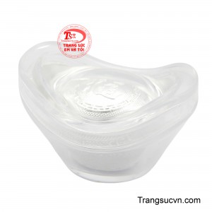 Ánh bạc sáng bóng hòa quyện cùng đường nét tinh xảo, tạo nên một vật phẩm trang trí sang trọng và đầy ý nghĩa. 