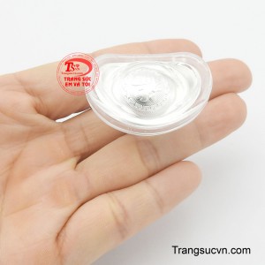 Đĩnh bạc chữ Phúc không chỉ là món quà tặng độc đáo, mà còn là biểu tượng của tài lộc và bình an, được trân trọng trong mọi gia đình.