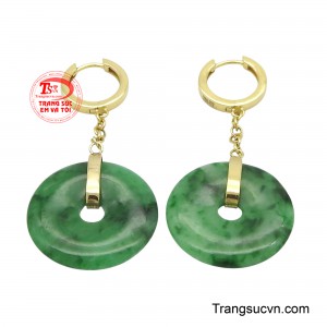 Ngọc Jadeit, với vẻ đẹp thuần khiết và rạng rỡ, là một trong những loại ngọc quý hiếm và được ưa chuộng nhất trên thế giới.