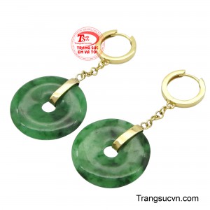 Với sắc vàng ấm áp của vàng 14k có độ bền cao, khả năng chống trầy xước tốt và giữ được màu sắc sáng bóng theo thời gian.