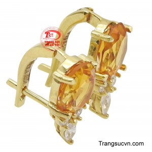 Vàng 14K với độ bền cao và màu sắc ấm áp, tạo nên phần khung hoàn hảo, tôn lên vẻ đẹp của thạch anh vàng.