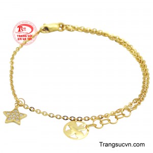 Lắc chân vàng 10K tỏa sáng như một vầng trăng non e ấp trên cổ chân ngọc ngà.